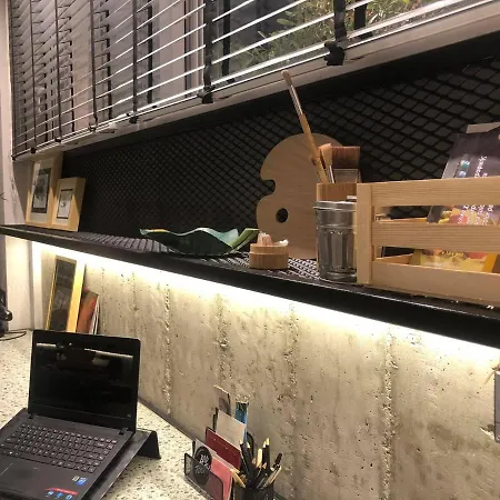 Apartment Amazing Semi-basement Art Easy Walk To Centre *