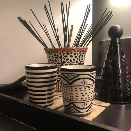 Amazing Semi-basement Art Easy Walk To Centre نافبليو