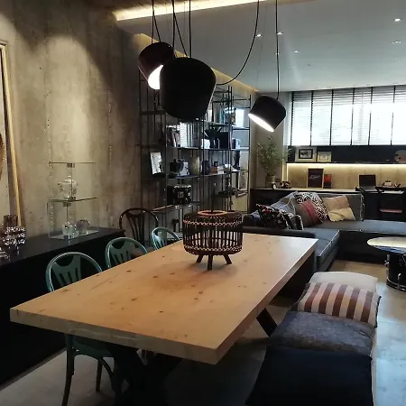 Amazing Semi-basement Art Easy Walk To Centre アパート ナフプリオ