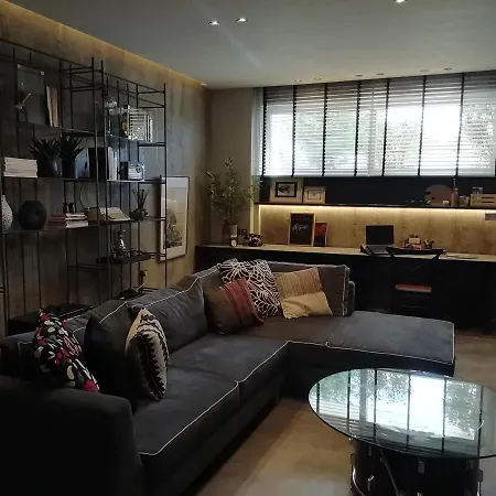 Apartment Amazing Semi-basement Art Easy Walk To Centre
