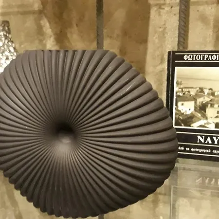 Amazing Semi-basement Art Easy Walk To Centre