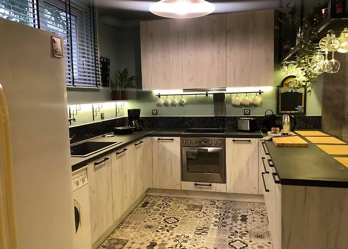 Amazing Semi-basement Art Easy Walk To Centre