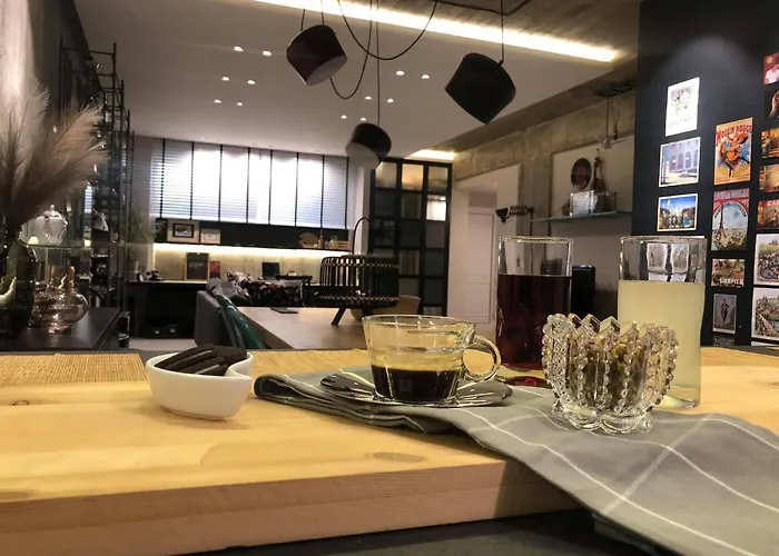 Amazing Semi-basement Art Easy Walk To Centre شقة *