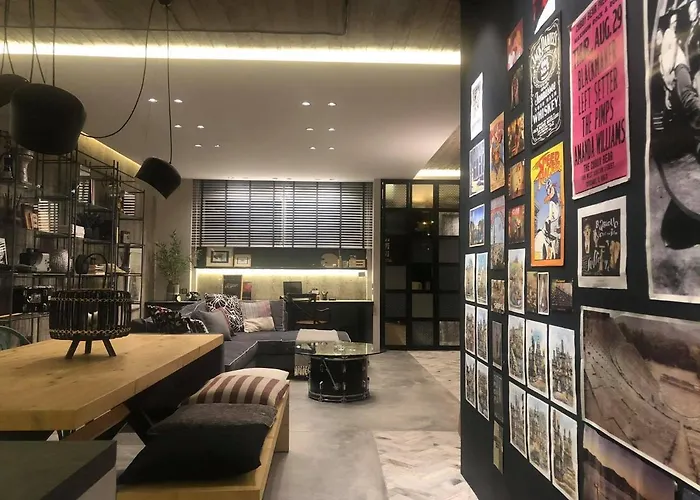 شقة Amazing Semi-basement Art Easy Walk To Centre