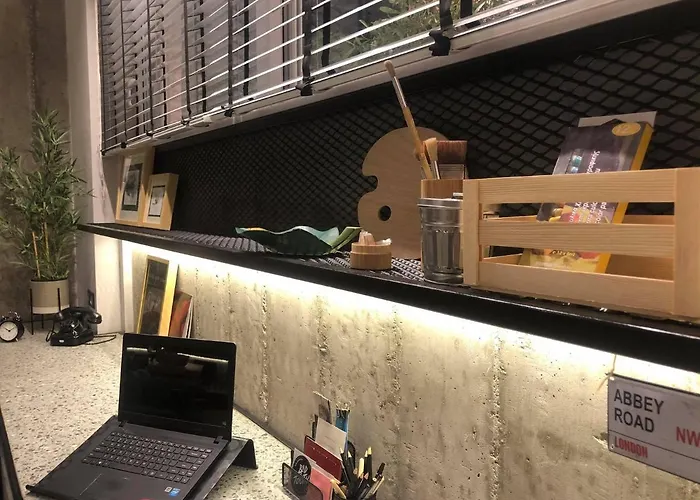 Apartment Amazing Semi-basement Art Easy Walk To Centre *