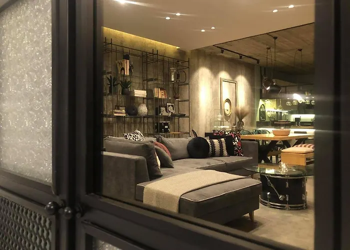 Amazing Semi-basement Art Easy Walk To Centre Нафплион