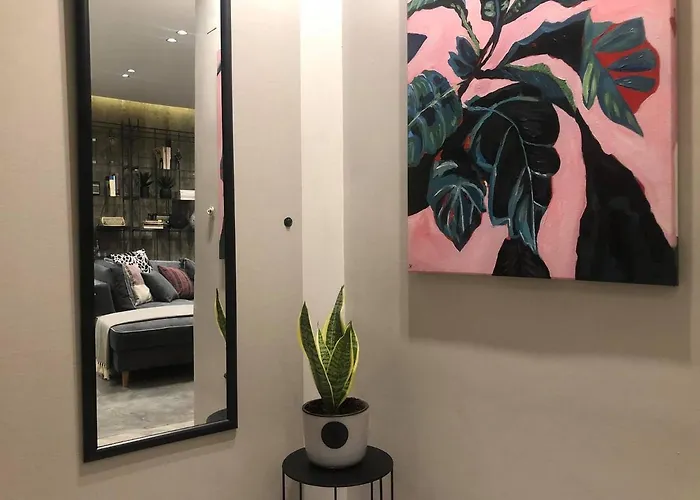 Amazing Semi-basement Art Easy Walk To Centre شقة *