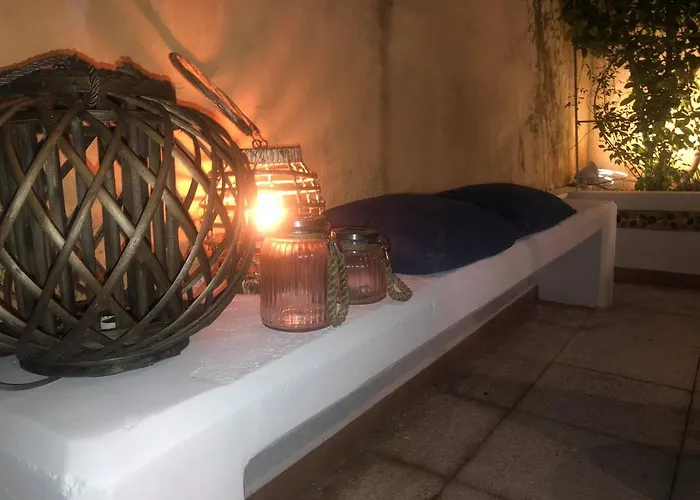 Amazing Semi-basement Art Easy Walk To Centre نافبليو