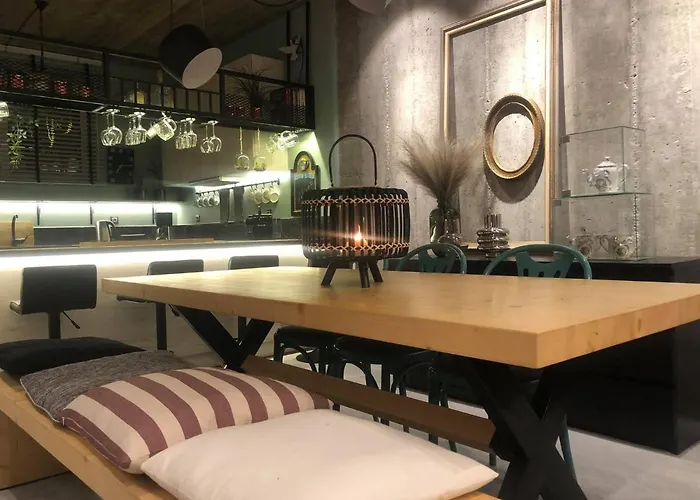 Amazing Semi-basement Art Easy Walk To Centre شقة *