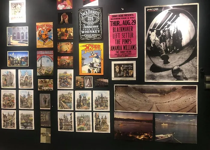 شقة Amazing Semi-basement Art Easy Walk To Centre نافبليو