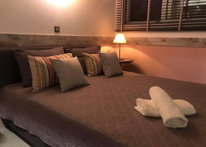 Amazing Semi-basement Art Easy Walk To Centre * Nafplio