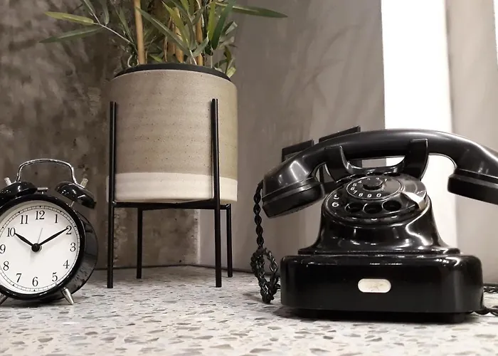 Amazing Semi-basement Art Easy Walk To Centre