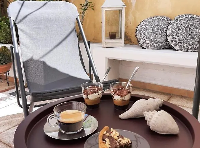 Amazing Semi-basement Art Easy Walk To Centre